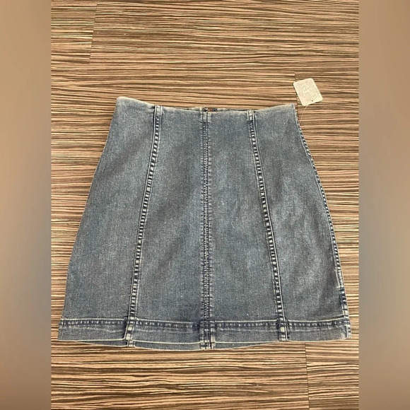 FREE PEOPLE MODERN FEMME LIGHT WASH DENIM JEAN MINI PENCIL SKIRT SZ 6 - Picture 1 of 5